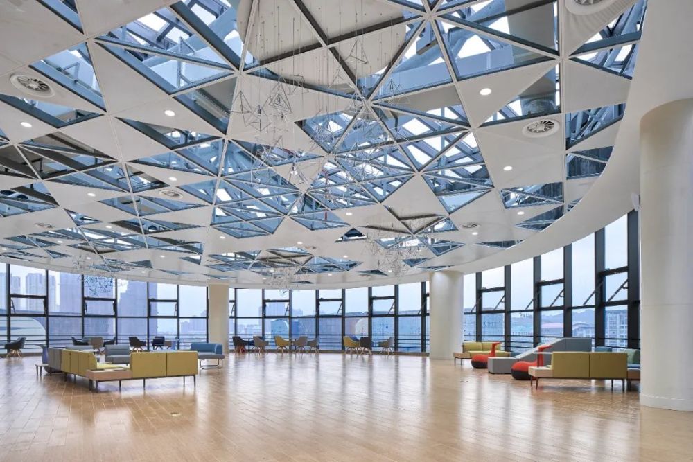 讀者活動(dòng)廳——上有層云舒展，遠(yuǎn)有美景一覽