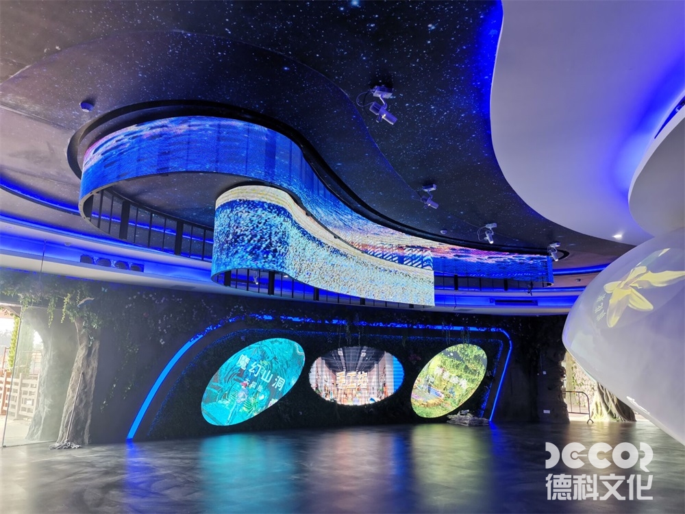 在藝術(shù)展廳裝修設(shè)計(jì)中，如何選擇合適的色彩搭配？