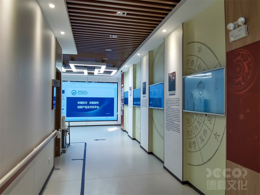 你認(rèn)為產(chǎn)品展廳設(shè)計(jì)應(yīng)該如何與現(xiàn)代科技結(jié)合？